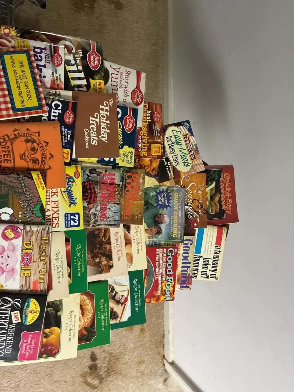 Vintage Lot of Pillsbury Classic and Betty Crocker Recipe Cookbooks